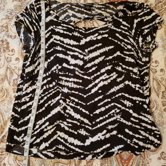 Zebra Print Top - Picture 2 of 5